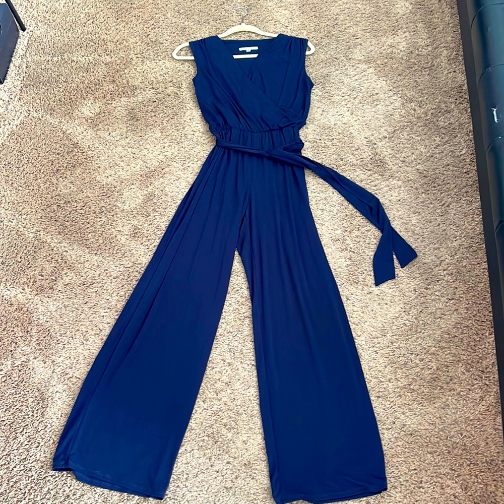 Stretchy sleeveless jumpsuit
